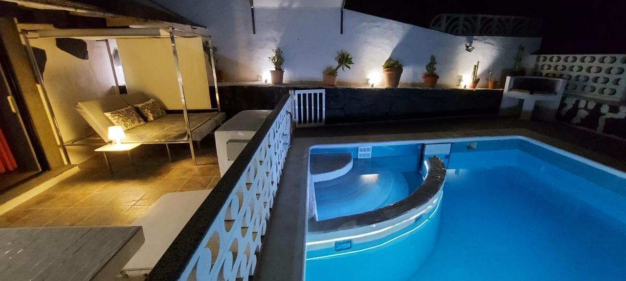 Aloelux Villa !! - Private Villa With Pool , Jacuzzi, Cinema, Massage ,Wonderful View, Art Desing Villa Тиас Экстерьер фото