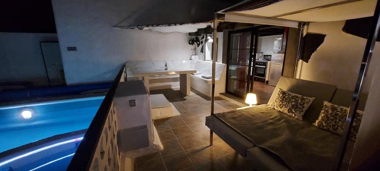 Aloelux Villa !! - Private Villa With Pool , Jacuzzi, Cinema, Massage ,Wonderful View, Art Desing Villa Тиас Экстерьер фото