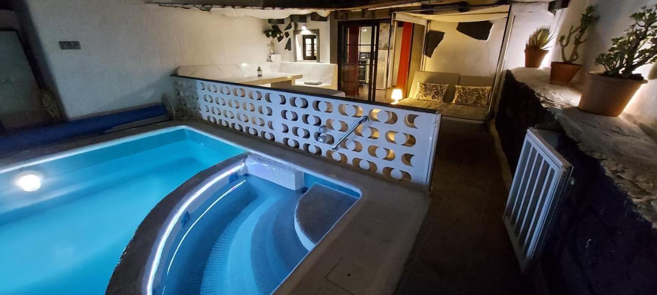 Aloelux Villa !! - Private Villa With Pool , Jacuzzi, Cinema, Massage ,Wonderful View, Art Desing Villa Тиас Экстерьер фото