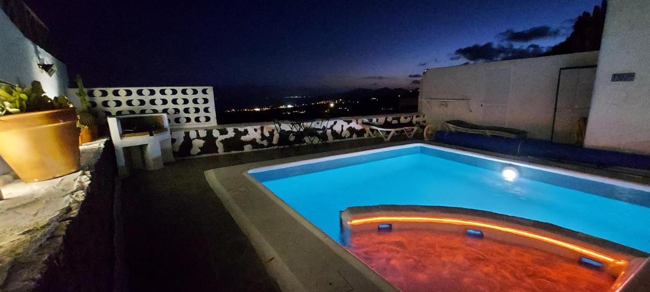 Aloelux Villa !! - Private Villa With Pool , Jacuzzi, Cinema, Massage ,Wonderful View, Art Desing Villa Тиас Экстерьер фото