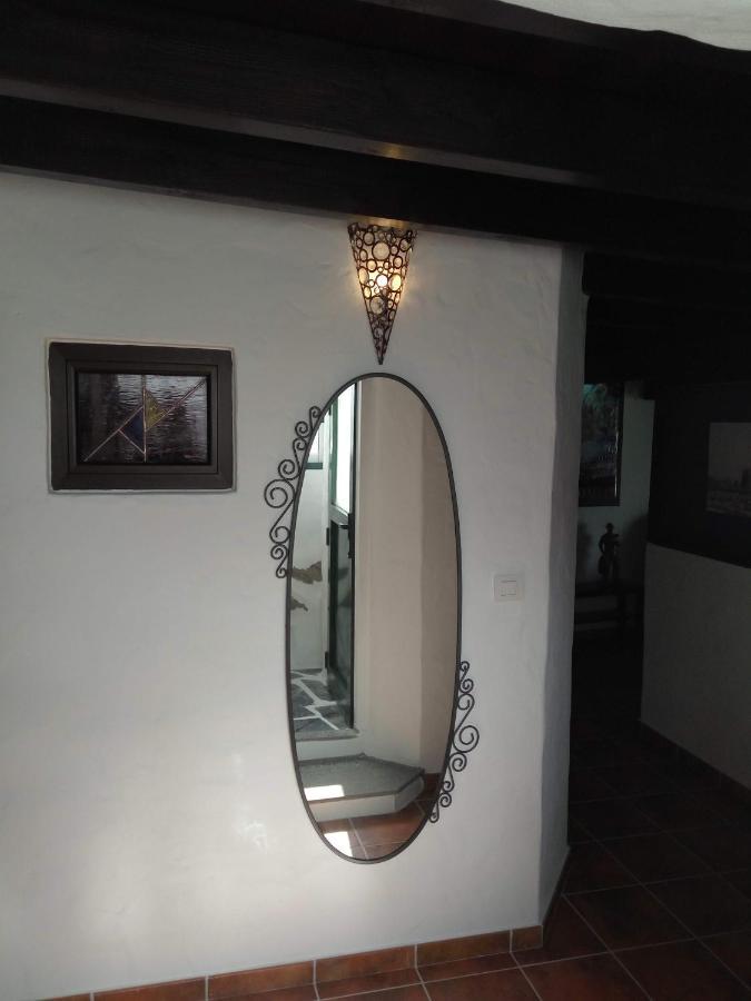 Aloelux Villa !! - Private Villa With Pool , Jacuzzi, Cinema, Massage ,Wonderful View, Art Desing Villa Тиас Экстерьер фото